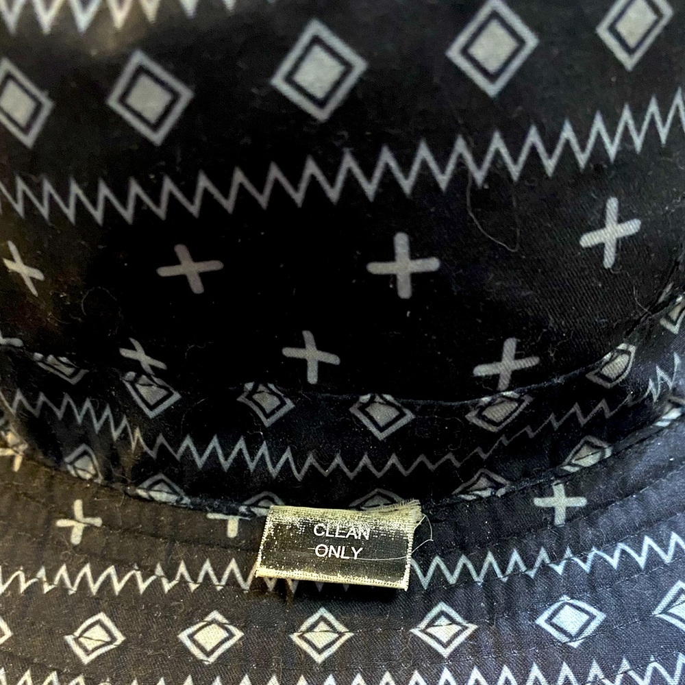 Y&R Reversible Bandana Bucket Hat - Picture 5 of 5